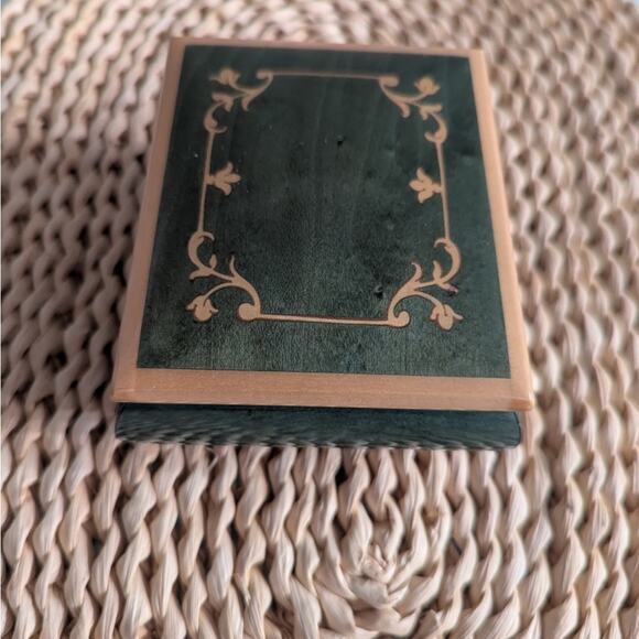 Green and Tan Decorative Jewelry Music Box - Picture 2 of 5